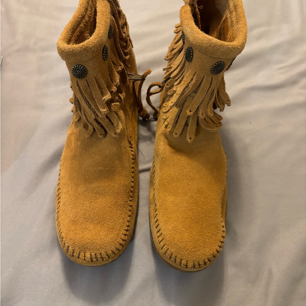 Minnetonka Light Brown Fringe Moccasins